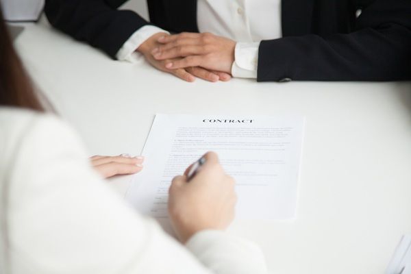 Studio Legale Bortolotti Chiusura della firma del contratto di lavoro.