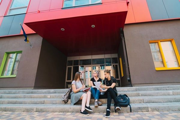 Persone, posa, ingresso, scuola Scuole Private di Roma