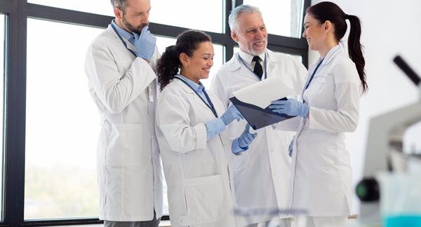 I 10 migliori tricologi a Roma Scienziato di medio livello insieme