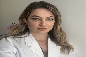 Uno dei migliori dermatologi cosmetici a Roma è Dr. Giulia Spallone