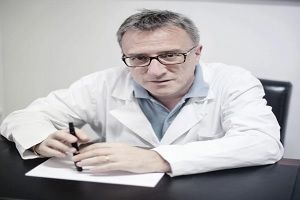 Uno dei migliori dermatologi cosmetici a Roma è Dr. Roberto Benucci